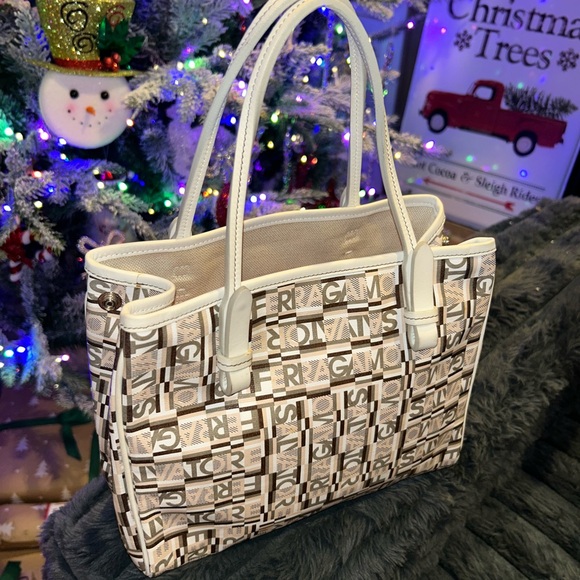 🤍Salvatore Ferragamo Gancini-print small tote bag🤍 - Picture 9 of 9